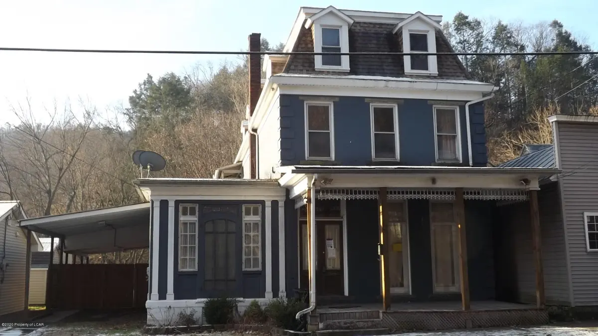 75 W Union Street, Shickshinny in Shickshinny