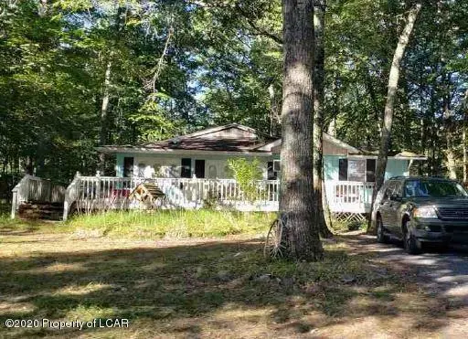 127 E Lake Drive, Dingmans Ferry in Dingmans Ferry