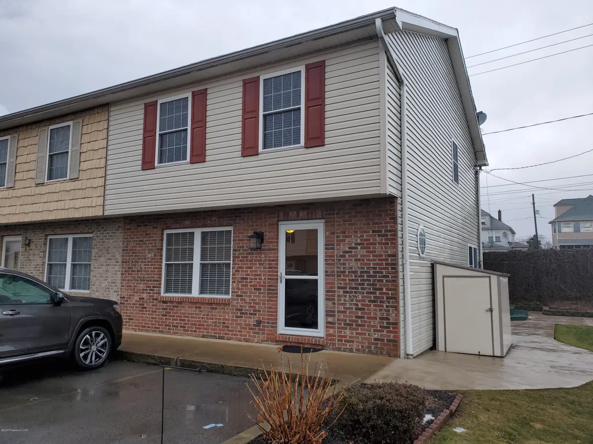 100 E Newport, Unit 6 Street, Hanover Township in Hanover Township