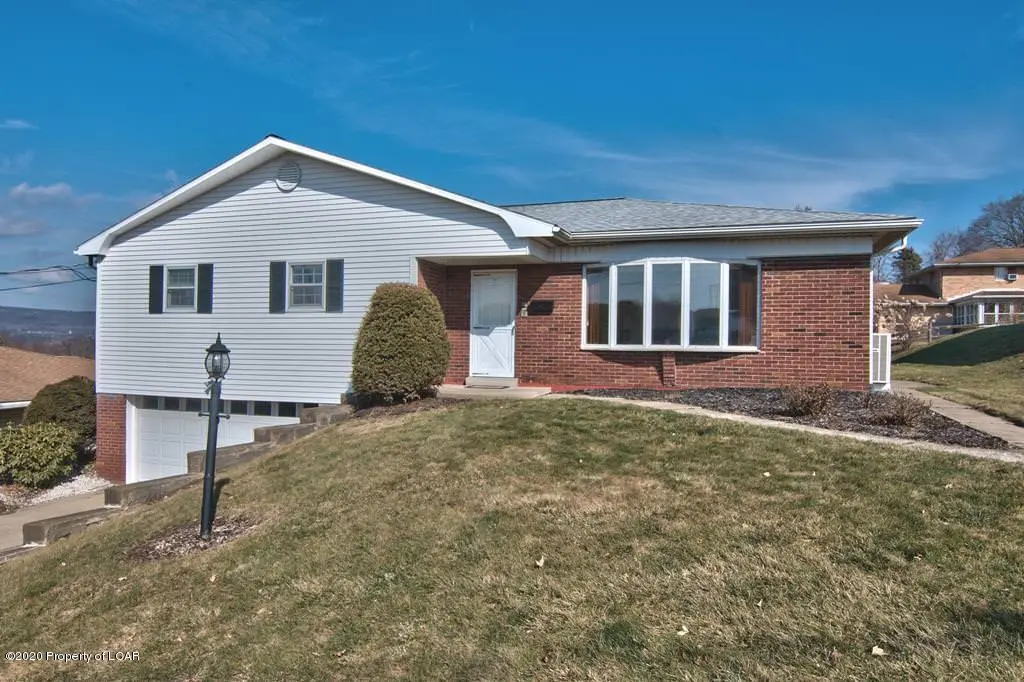 16 Alexie Road, Hanover Township in Hanover Township