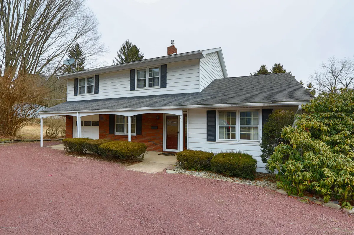 37 N Pioneer Ave, Shavertown in Shavertown