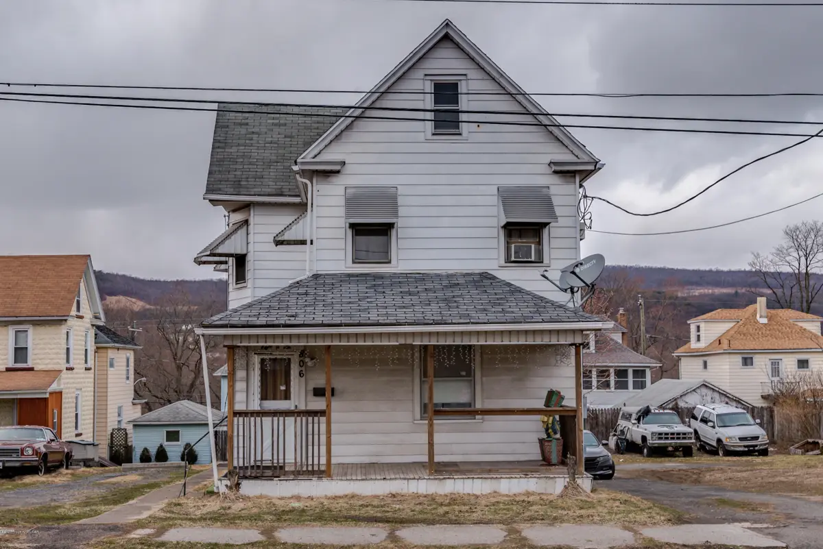 806 E Main Street, Hanover Township in Hanover Township