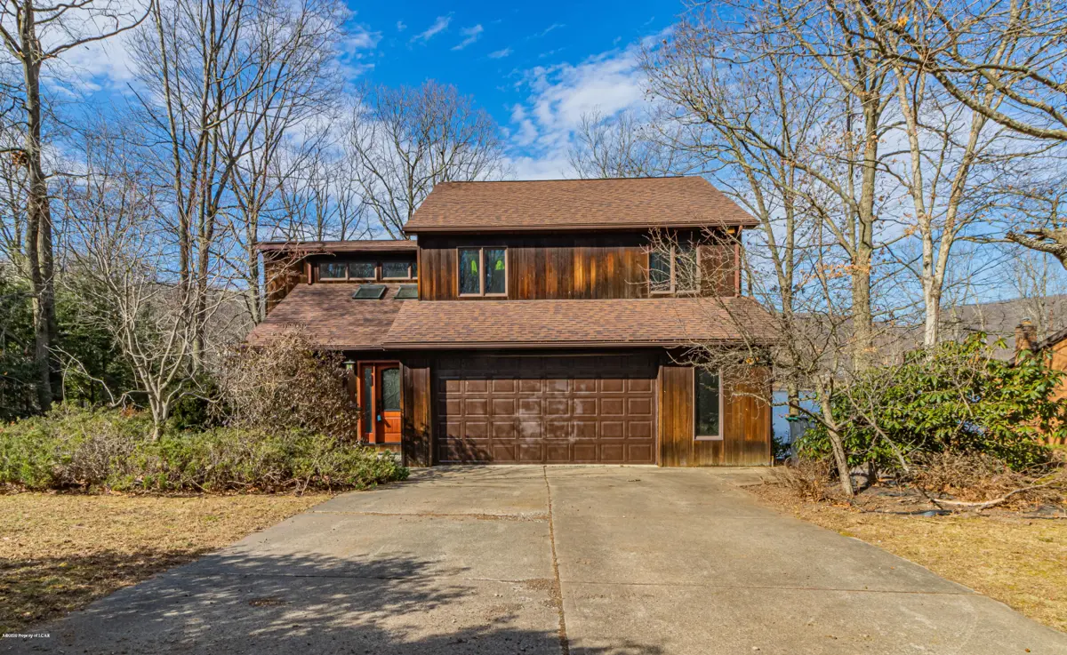 515 Laurel Lakes Drive, Mountain Top in Mountain Top