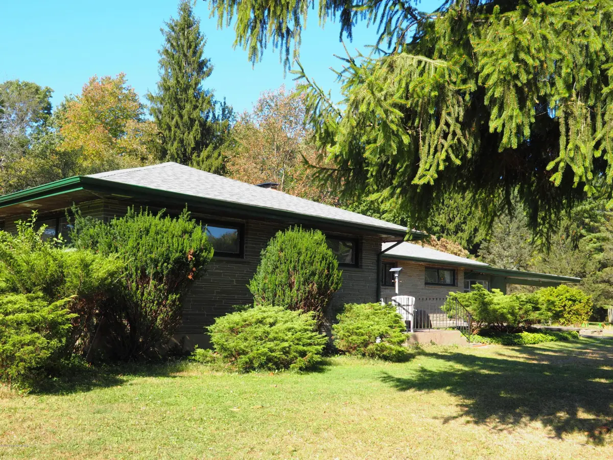 1039 E Main Street, Weatherly in Weatherly