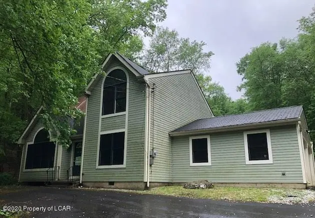 12 Mountain Court, East Stroudsburg in East Stroudsburg