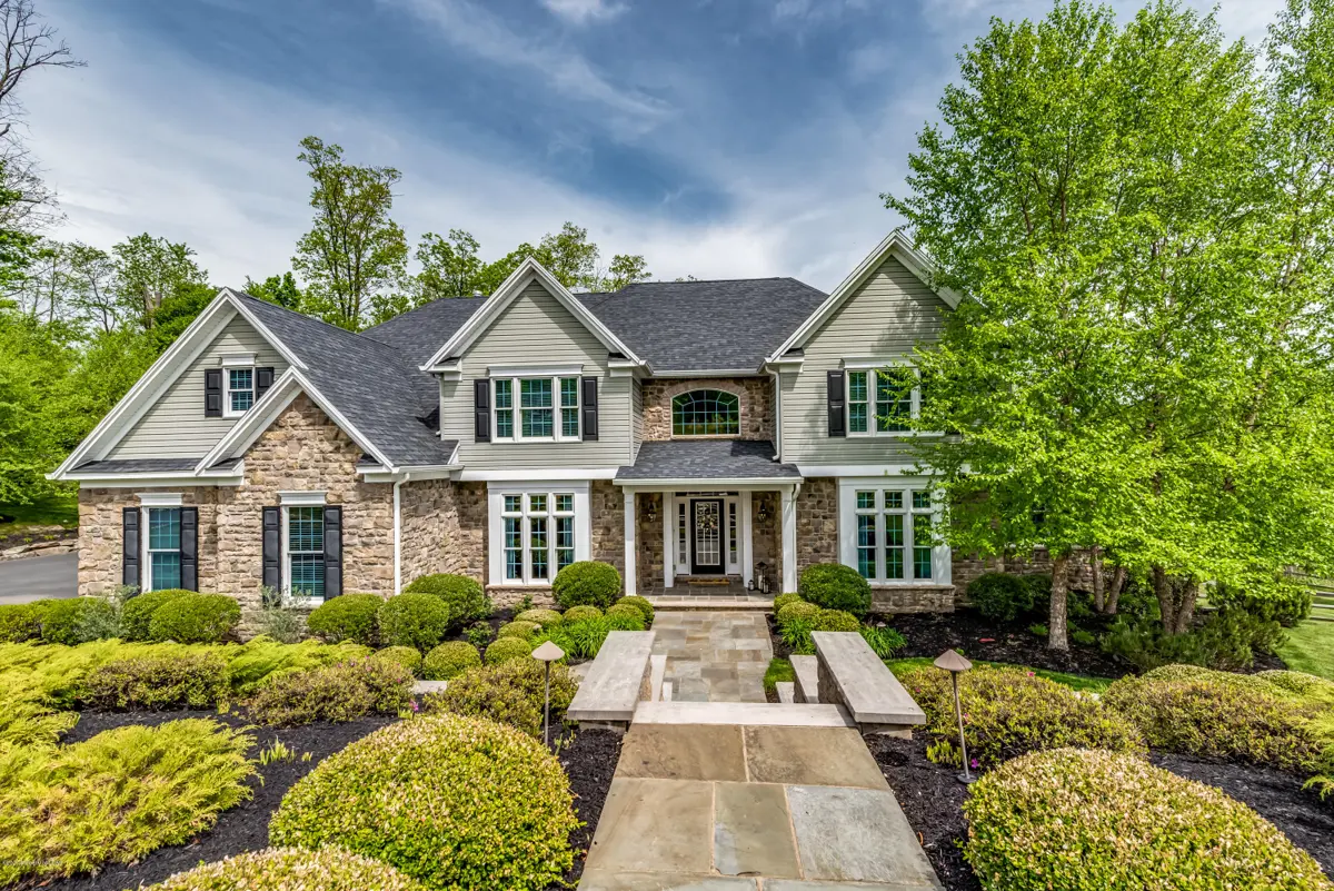 6 Hemlock Circle, Dallas in Dallas