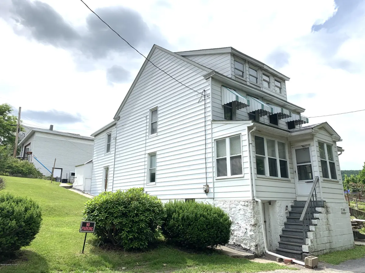 196 S Railroad Street, Tamaqua in Tamaqua