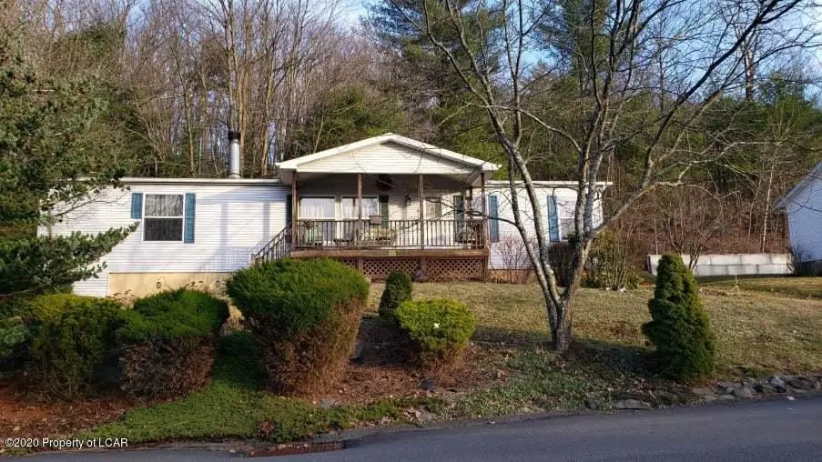 325 Meadowcrest Dr, Trucksville in Trucksville