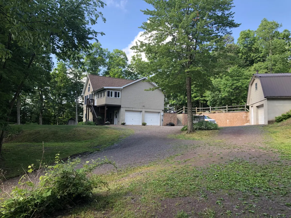 5896 Main Road, Hunlock Creek in Hunlock Creek