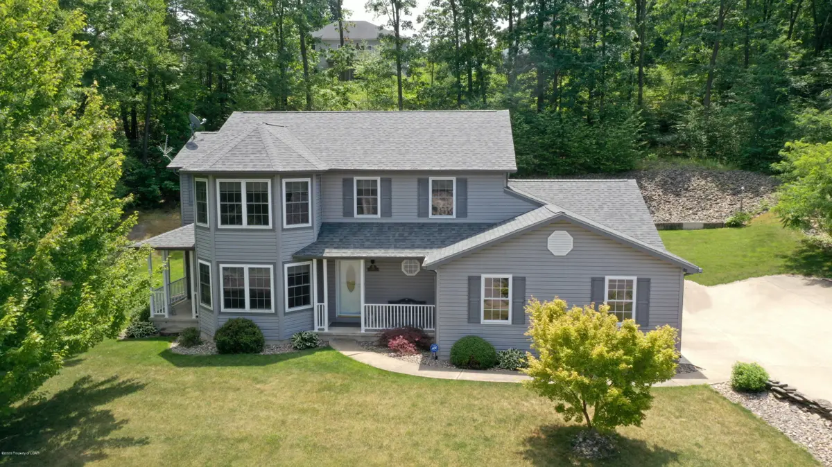 315 countrywood Drive, Hanover Township in Hanover Township
