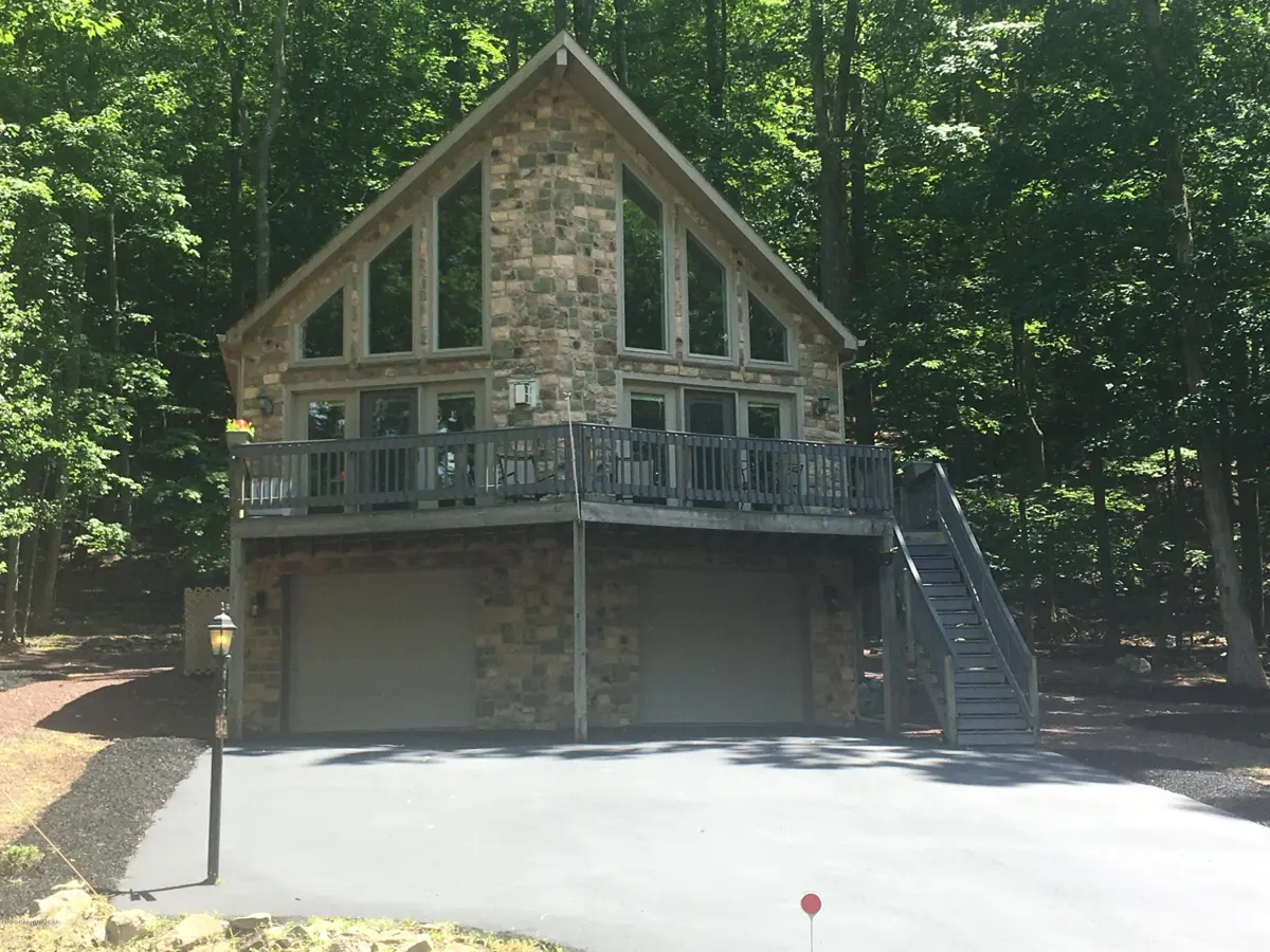 342 W Tuscarora Drive, Hazleton in Hazleton