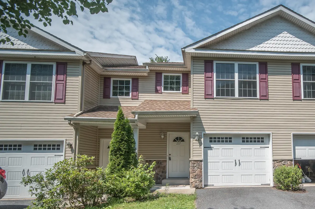 237 W Woodhaven Drive, White Haven in White Haven