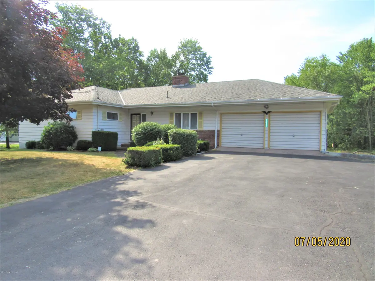 5823 Main Road, Hunlock Creek in Hunlock Creek