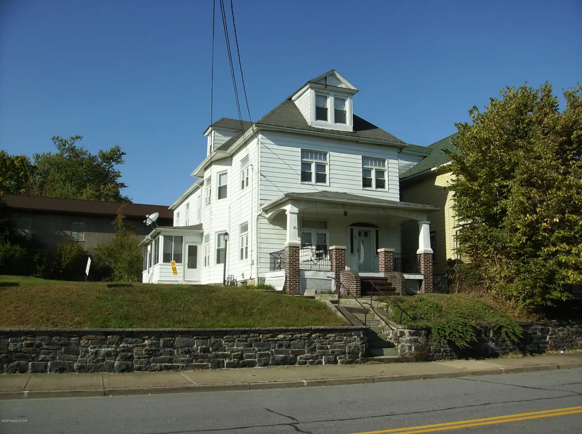 209 W Shawnee Avenue, Plymouth in Plymouth