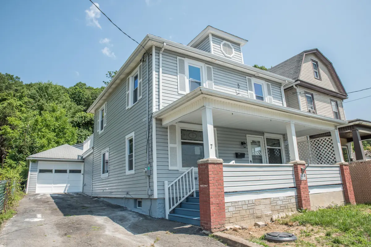 7 Lamoreaux Street, West Nanticoke in West Nanticoke
