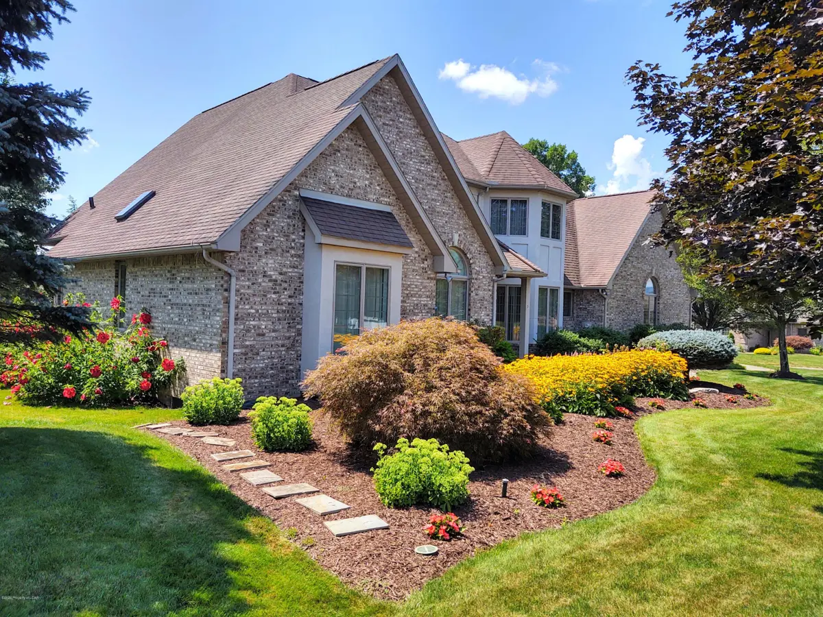 5 Oneill Drive, Moosic in Moosic