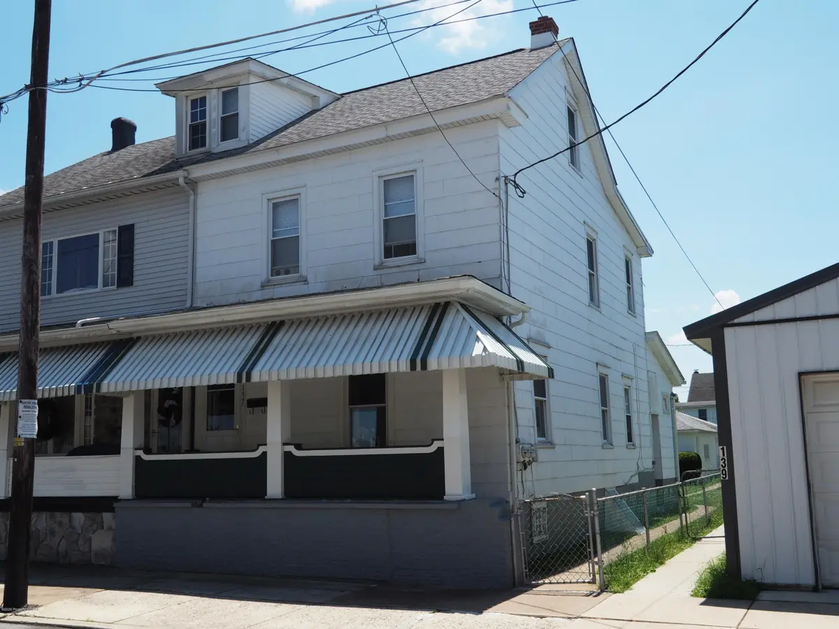 137 W Hazard Street, Summit Hill in Summit Hill