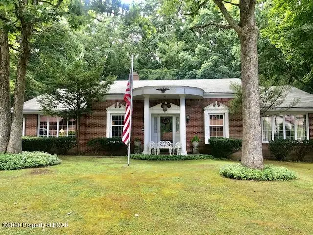 442 Laurel Lakes Drive, Mountain Top in Mountain Top