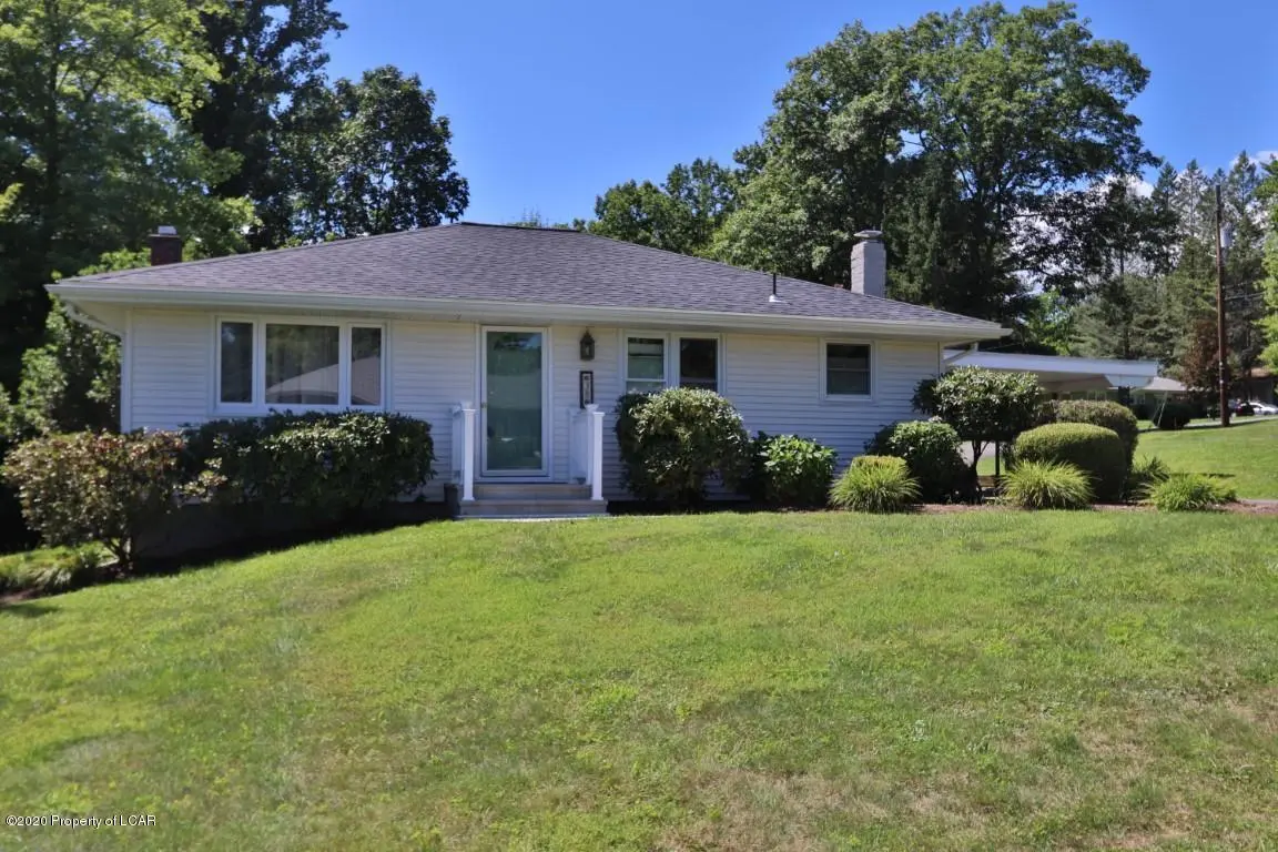 38 Maple Drive, Dallas in Dallas