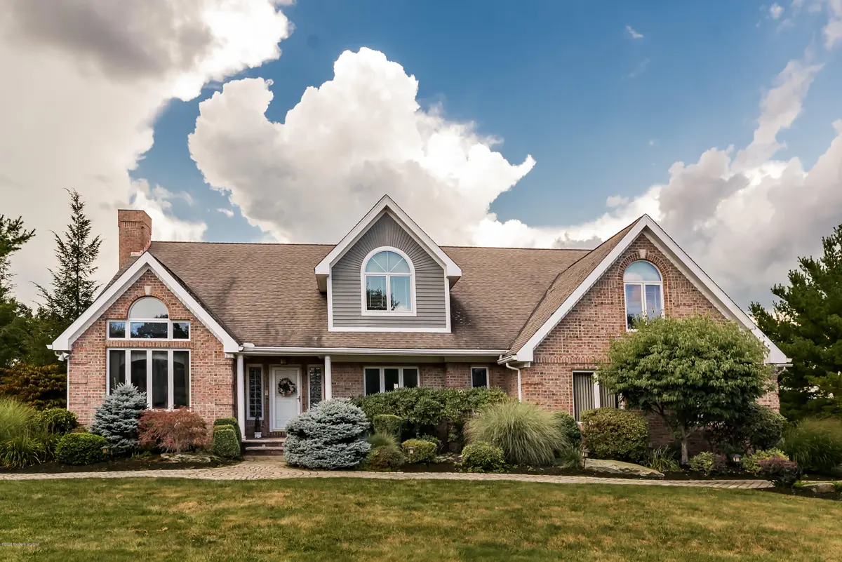 210 Salinger Close, Moosic in Moosic