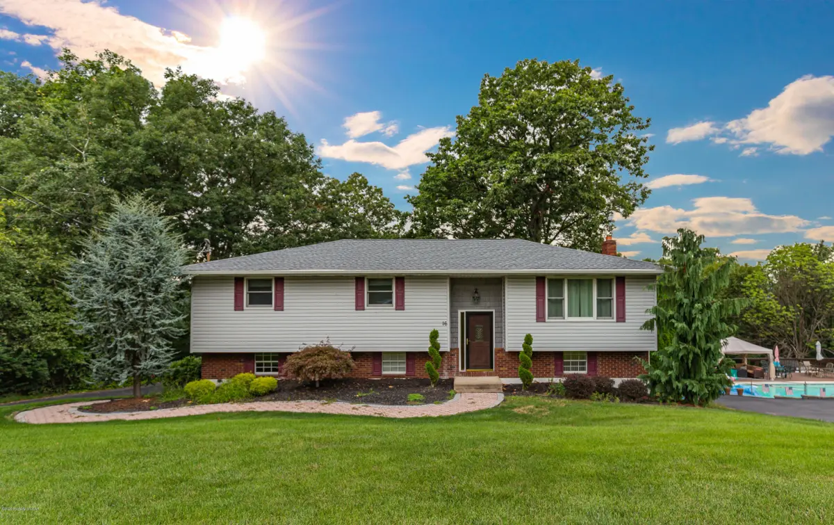 16 Fairfield Drive, Laflin in Laflin