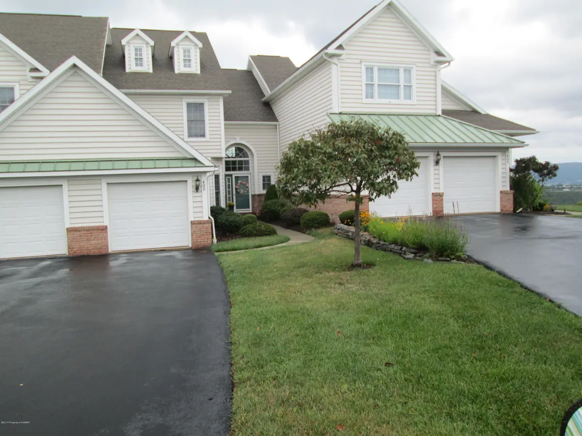 405 Thackeray Cl, Moosic in Moosic
