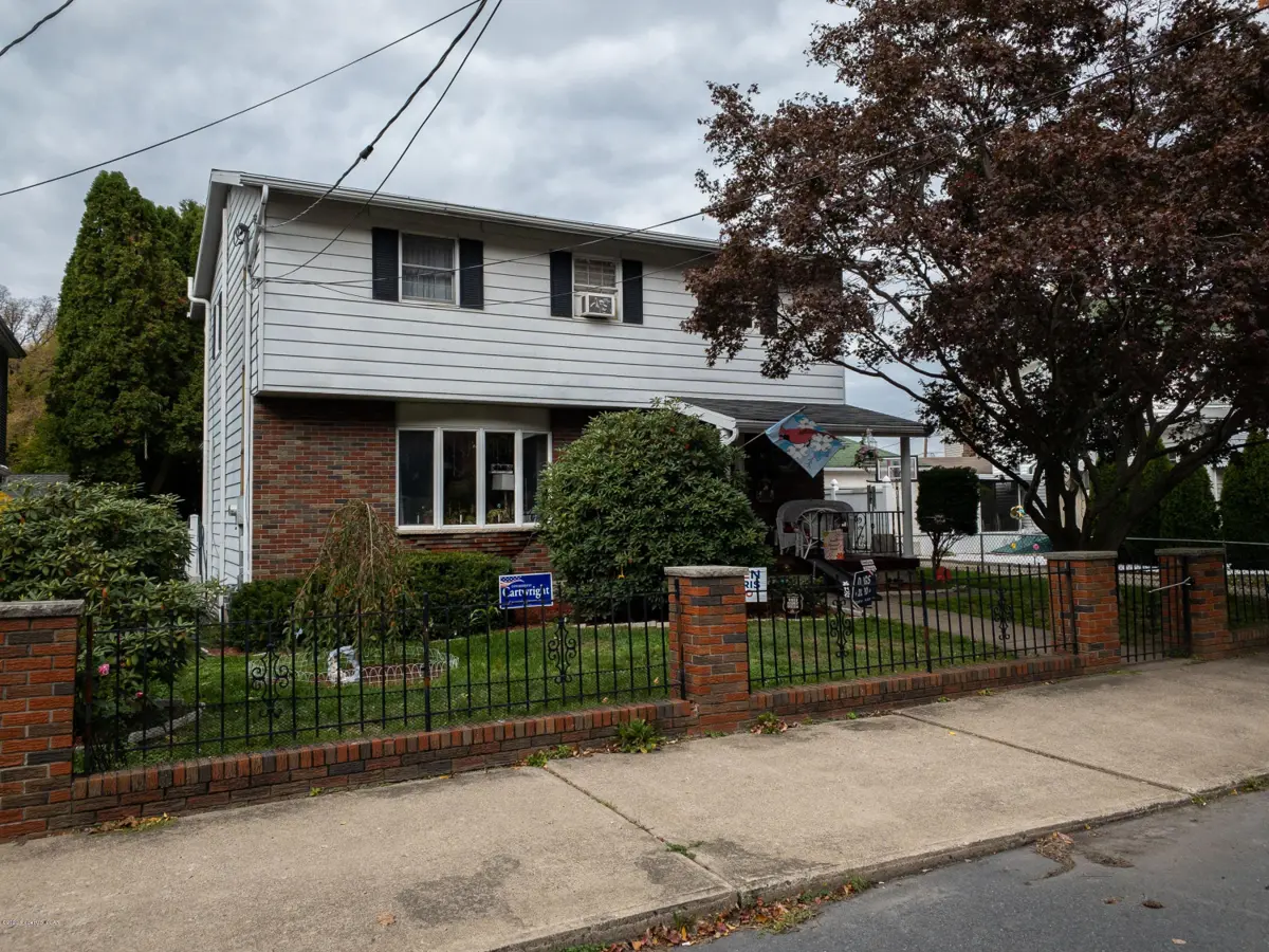 16 Defoe Street, Pittston in Pittston