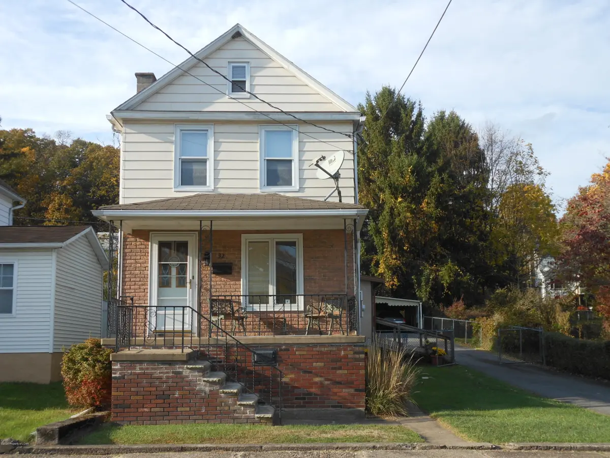 32 Sobieski Street, Hanover Township in Hanover Township