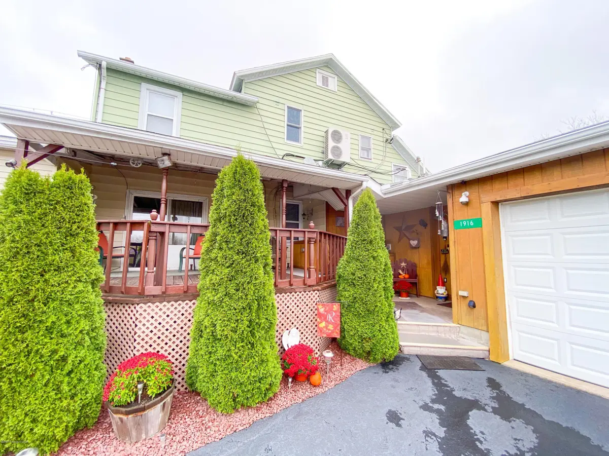 1916 Berwick Street, Beaver Meadows in Beaver Meadows