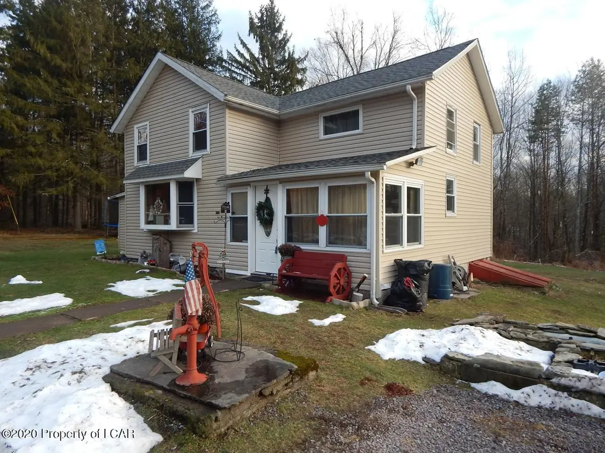 420 Oakdale Drive, Hunlock Creek in Hunlock Creek