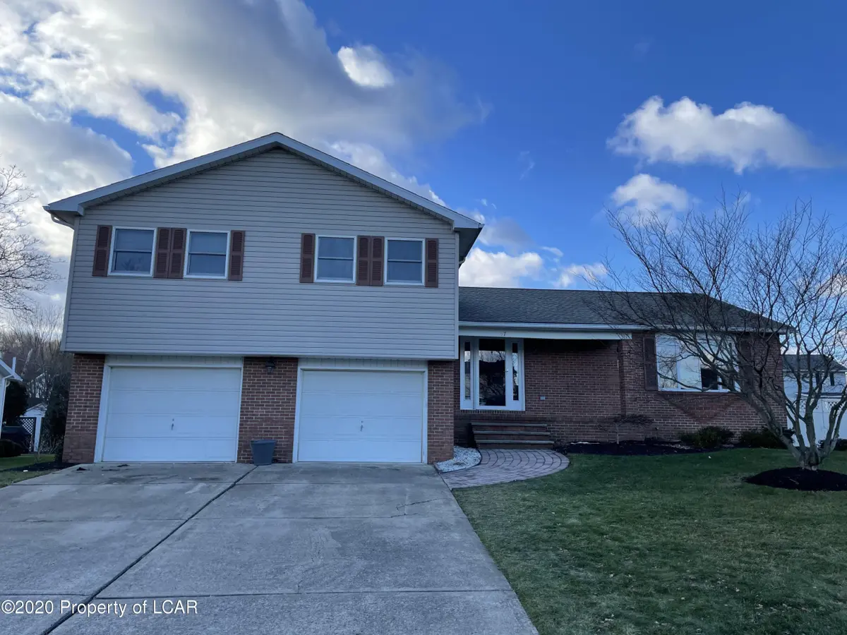 57 Betsy Ross Drive, Hanover Township in Hanover Township