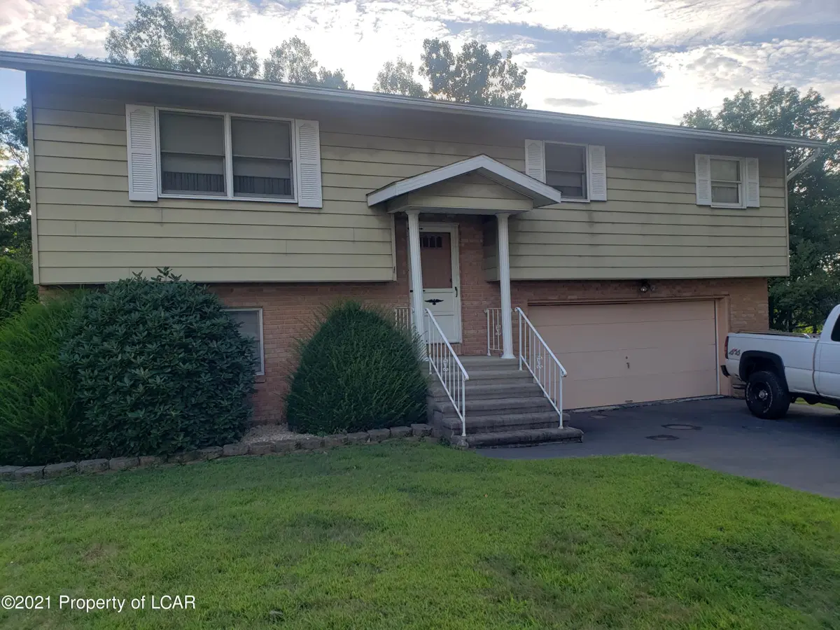 101 Oak Ct, Hazle Township in Hazle Township