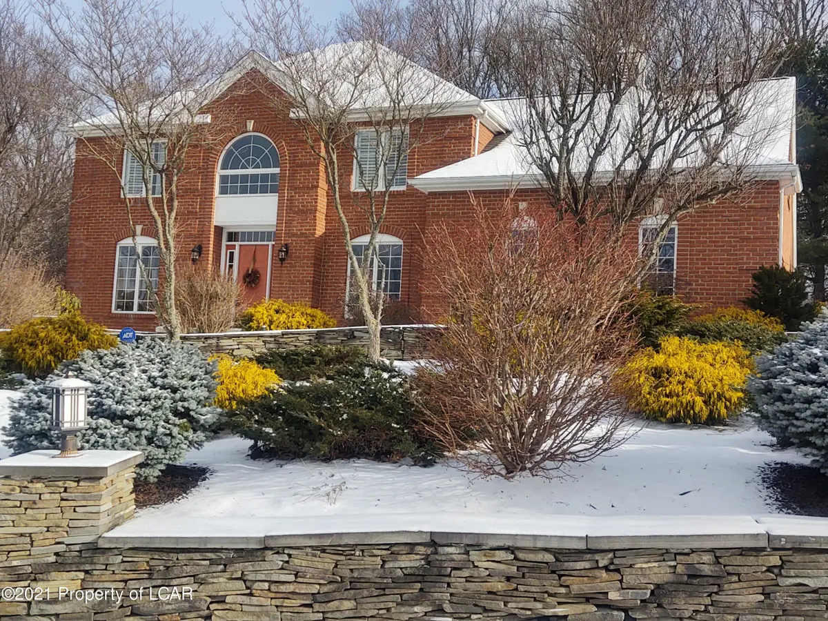 114 Emerson Close, Moosic in Moosic