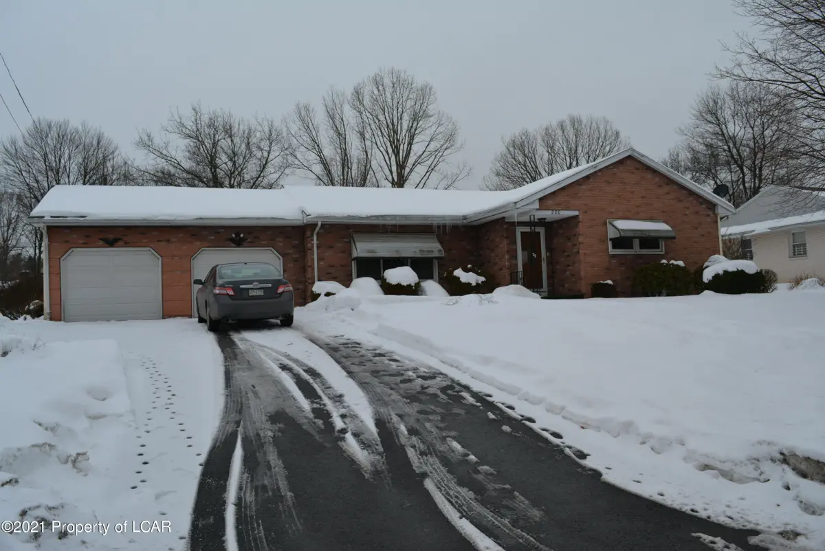 200 Deer Run Road, West Hazleton in West Hazleton