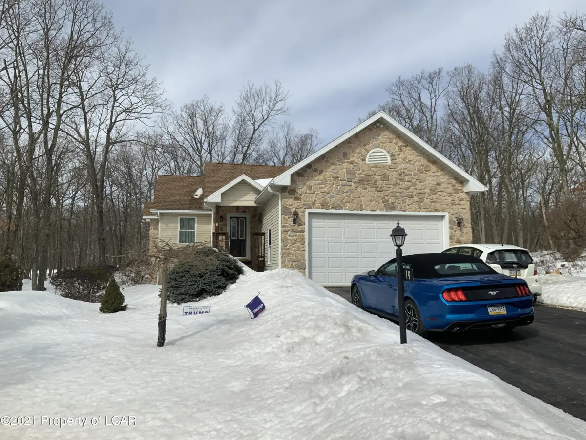 19 Glen Abbey Road, Hazle Township in Hazle Township