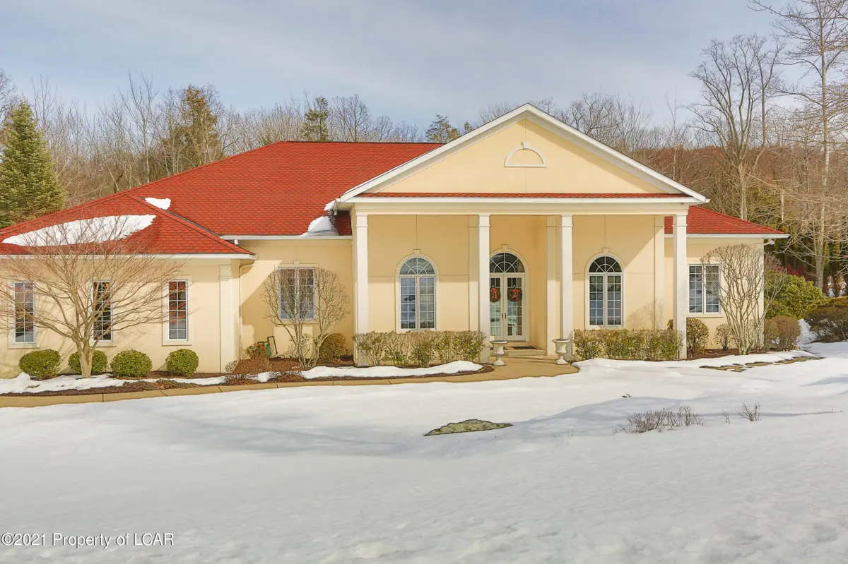 6 Kipling Drive, Moosic in Moosic