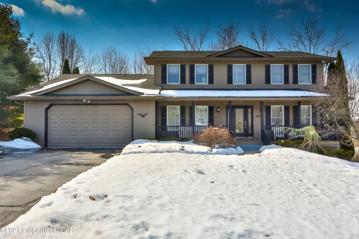 1003 E Longwood Drive, South Abington Township in South Abington Township