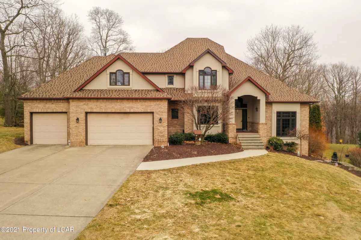 307 Skyline Drive, Clarks Summit in Clarks Summit