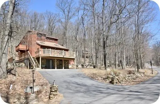 221 Iroquois Circle, Hazleton in Hazleton