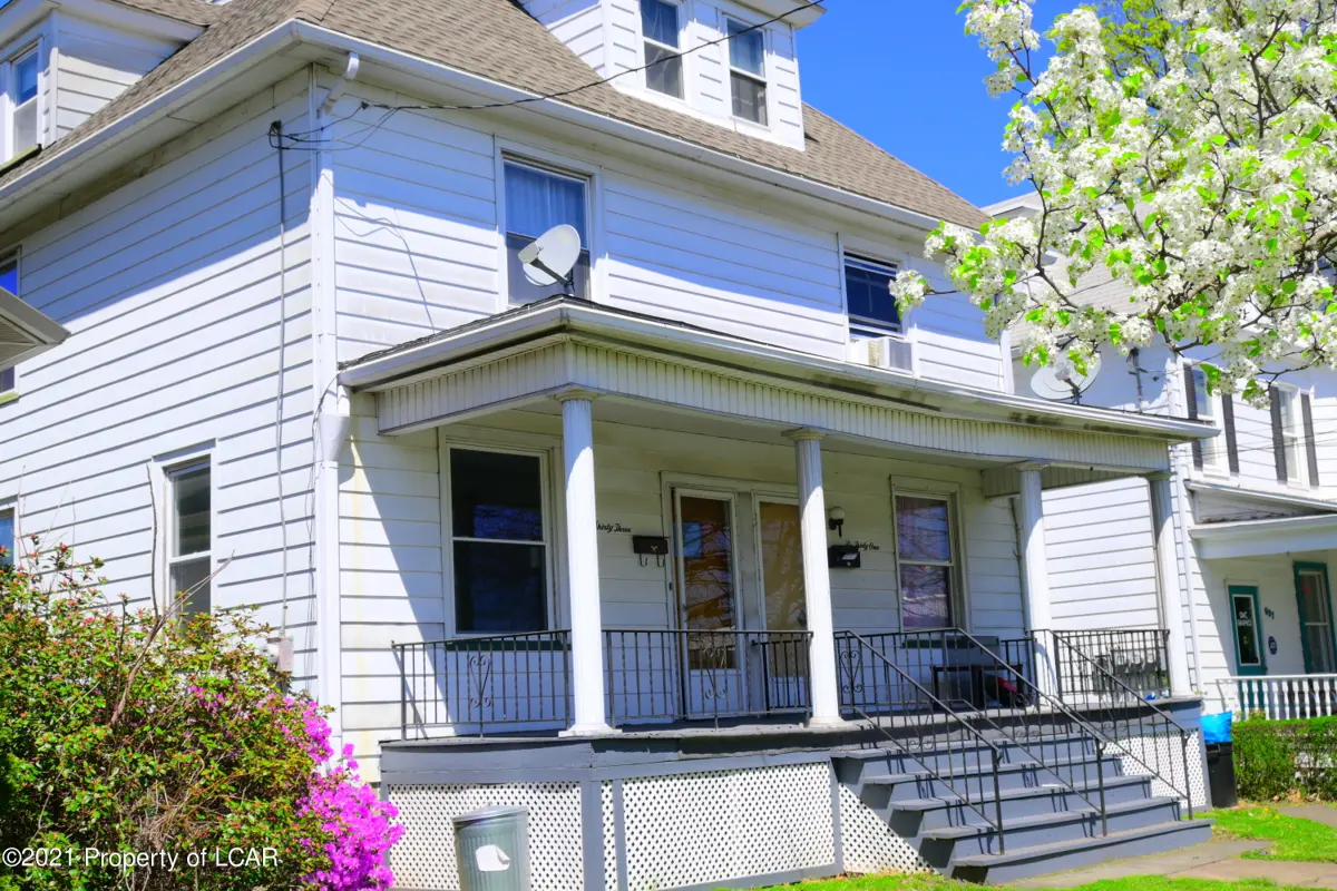 631/633 Carey Avenue, Wilkes-Barre in Wilkes-Barre