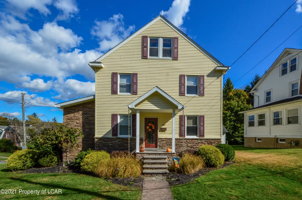 153 N Pioneer Avenue, Shavertown in Shavertown
