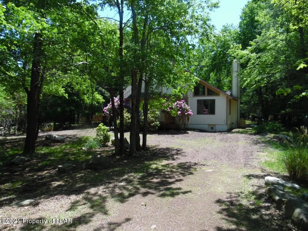 21 Beechwood Road, Lake Harmony in Lake Harmony