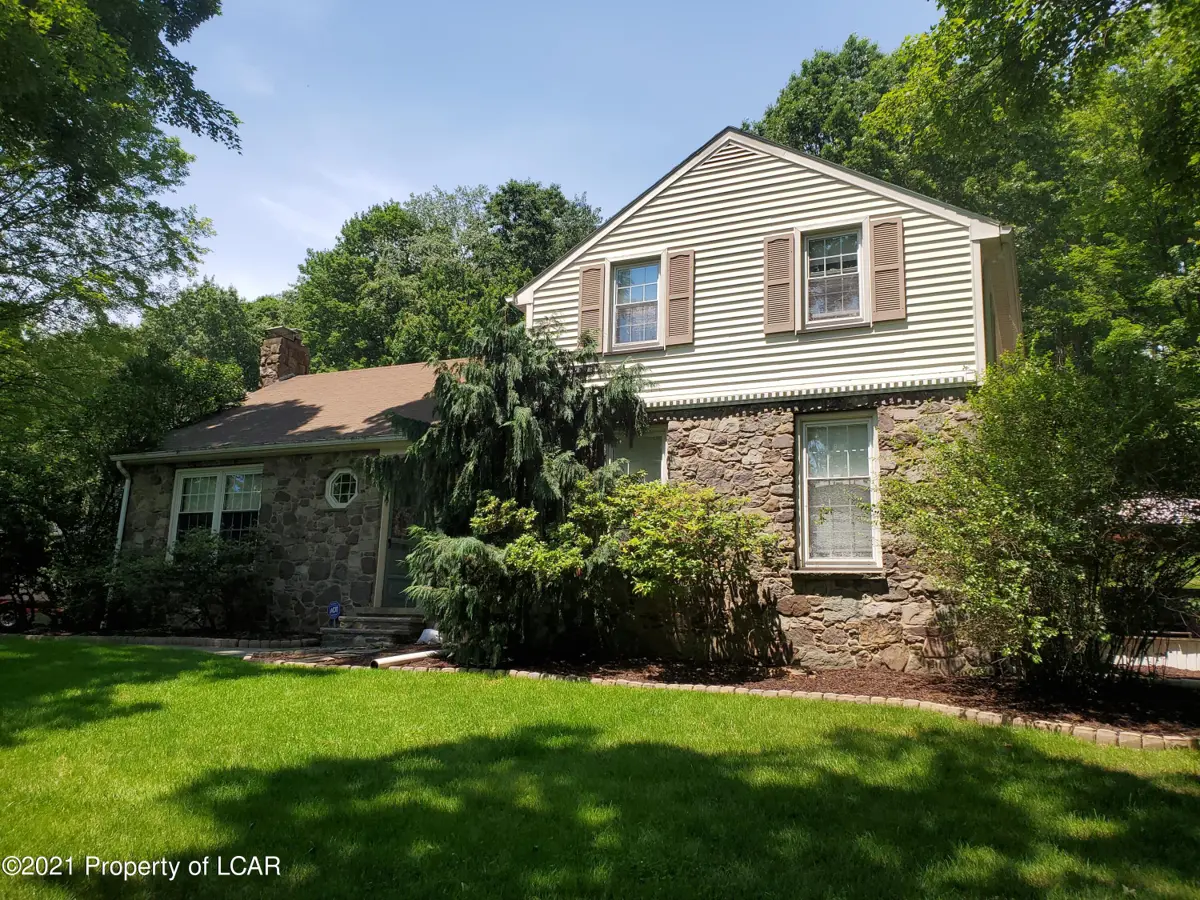 212 Upper Demunds Road, Dallas in Dallas