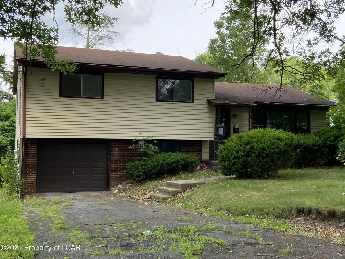 106 Pine Tree Drive, Clarks Summit in Clarks Summit