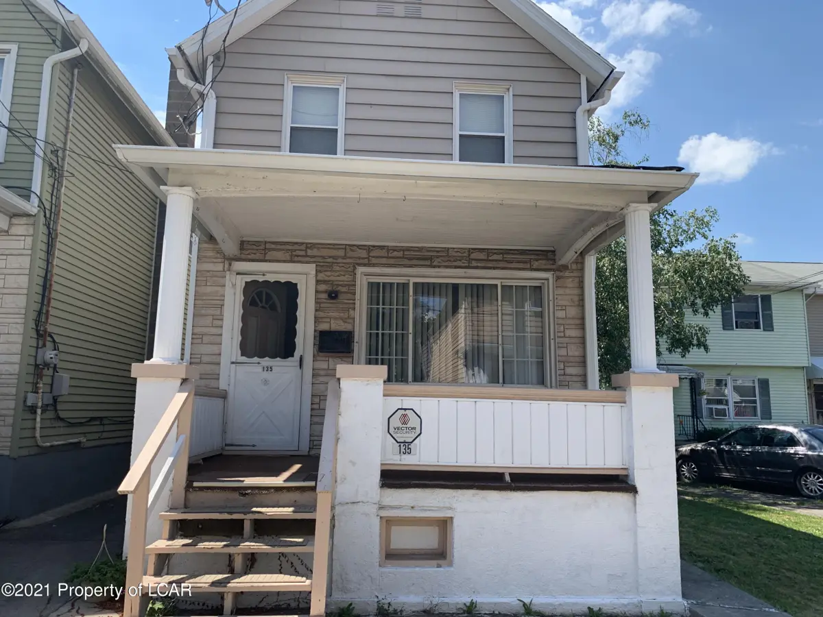 135 Hickory Street, Wilkes-Barre in Wilkes-Barre
