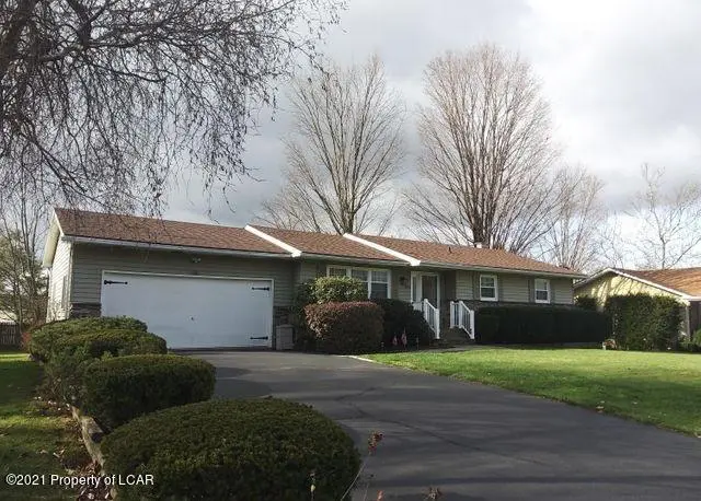 543 Deerfield Drive, South Abington Township in South Abington Township