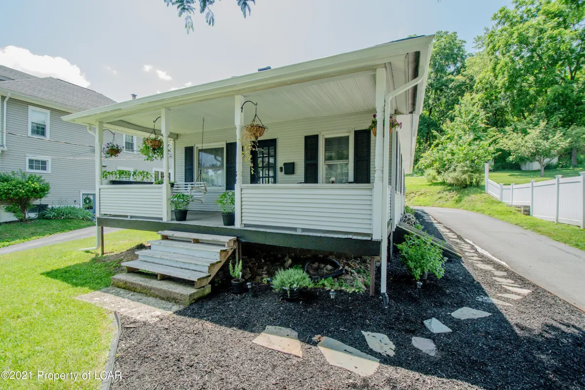86 N Pioneer Avenue, Shavertown in Shavertown