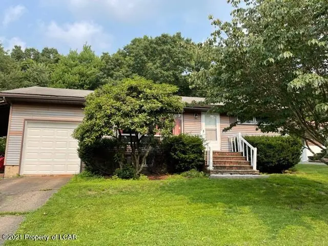 562 Woodlawn Avenue, Mountain Top in Mountain Top