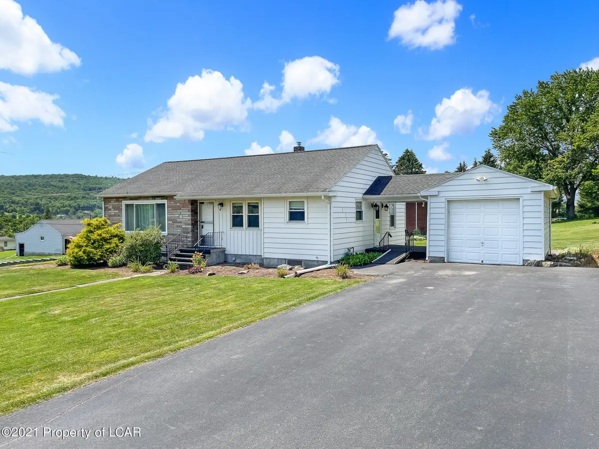 1101 Highland Drive, Shavertown in Shavertown