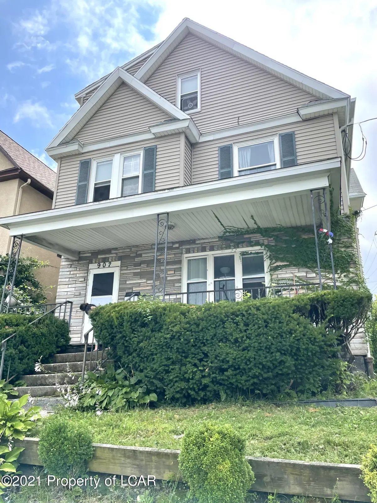 902 Monroe Avenue, Scranton in Scranton